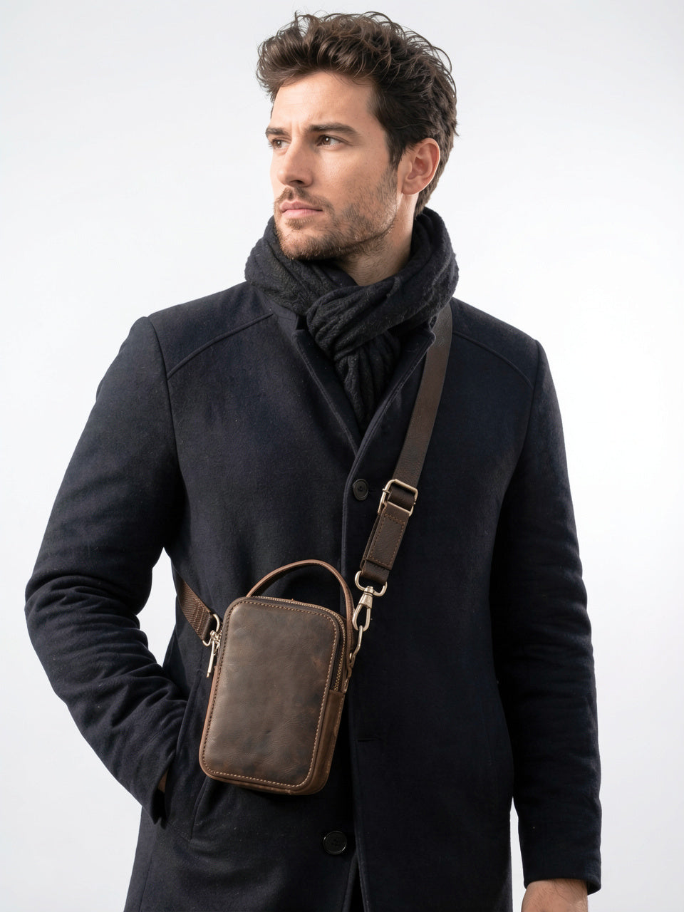 Sacoche Bandoulière Homme en Épais Cuir Zippée Compacte - 2