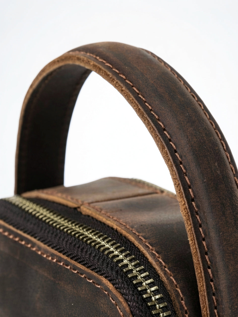 Sacoche Bandoulière Homme en Épais Cuir Zippée Compacte - 8