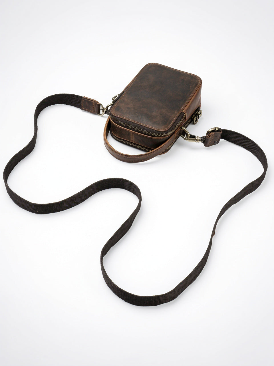 Sacoche Bandoulière Homme en Épais Cuir Zippée Compacte - 9