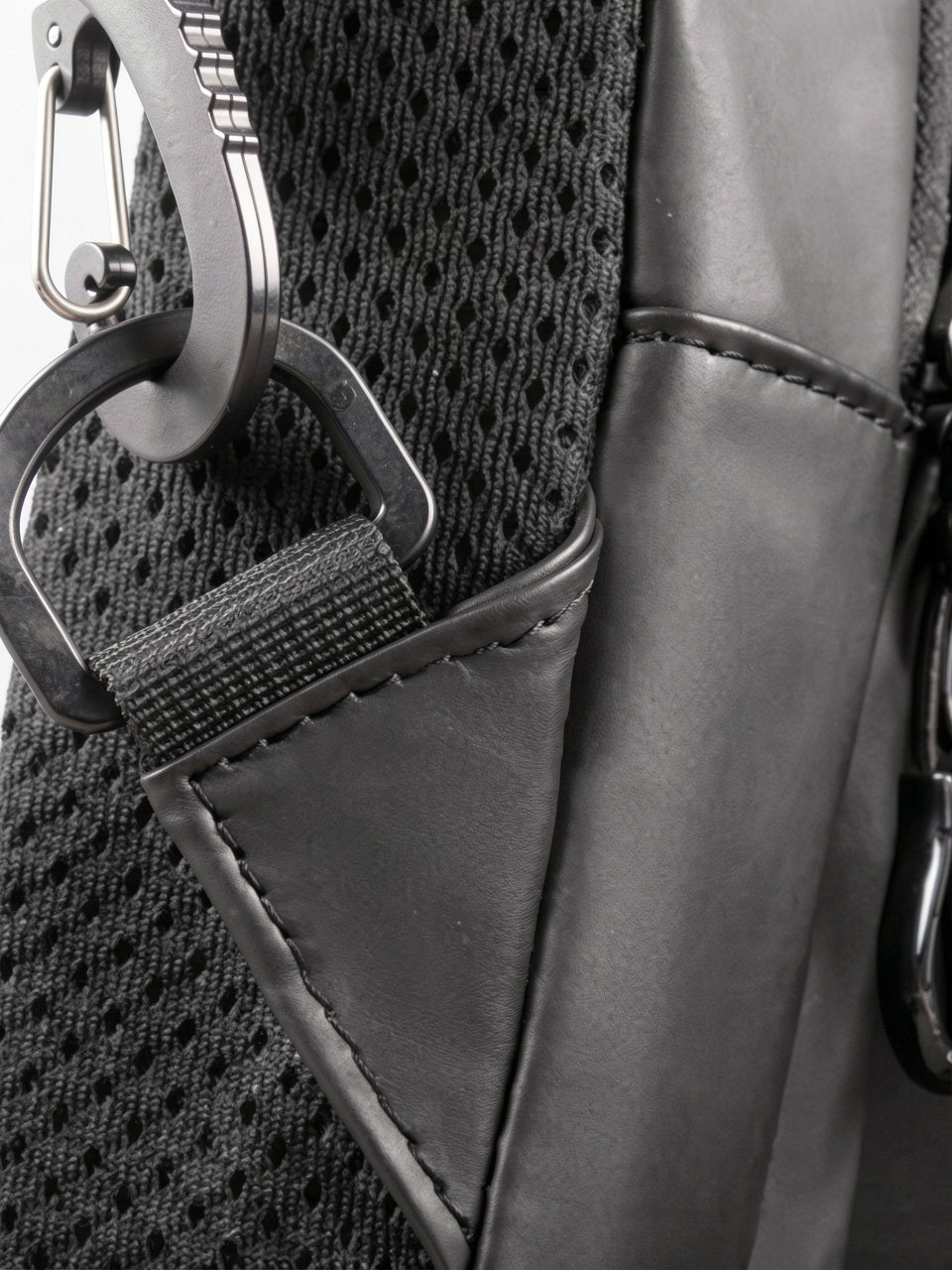 Sacoche Poitrine Luxe Homme Nylon Zippée Compacte - 15